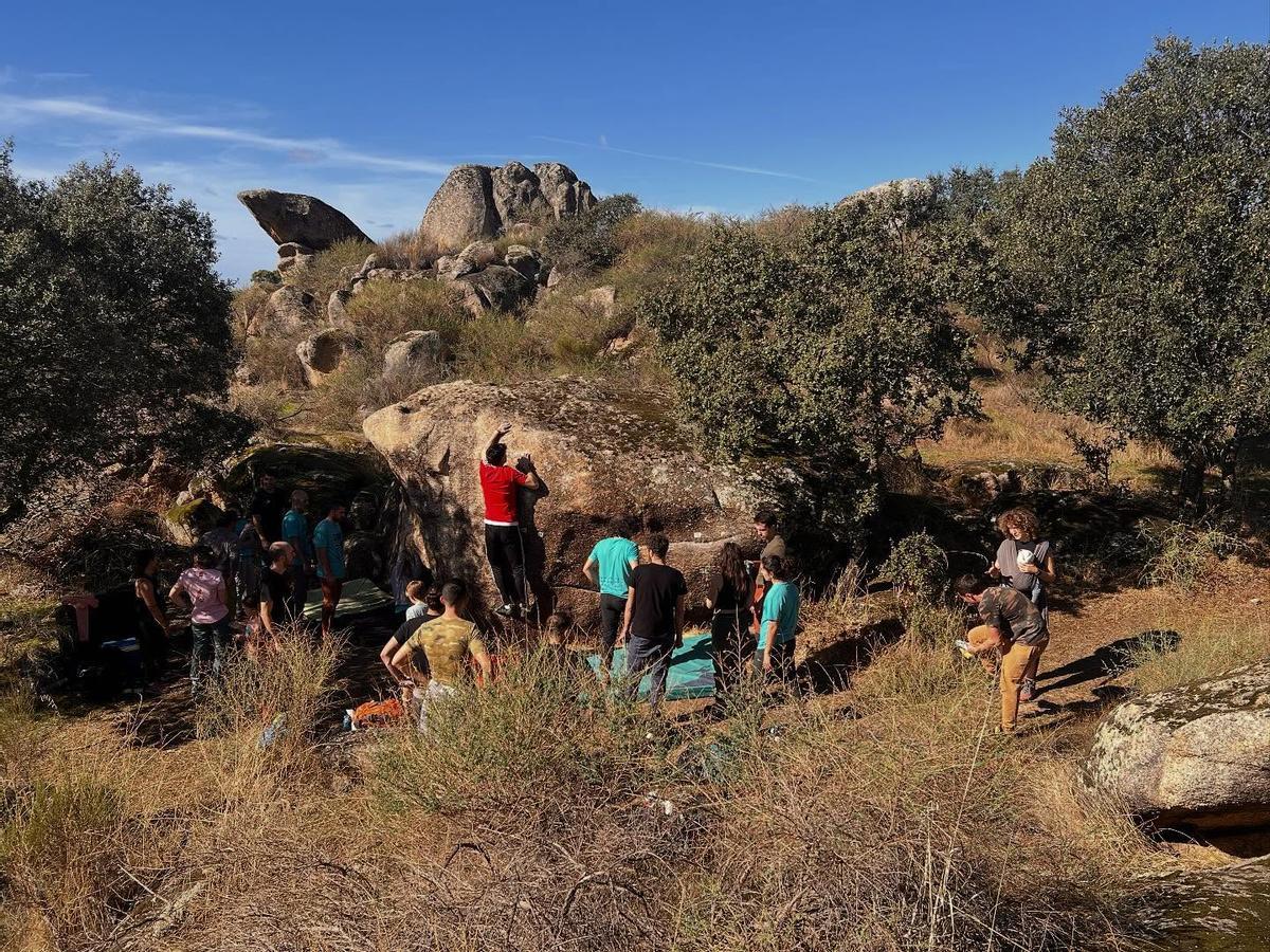 Los practicantes de búlder tienen en Los Barruecos el lugar perfecto.