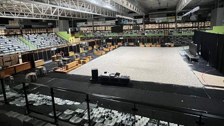 Pista central del multiusos, donde hoy arranca la feria.