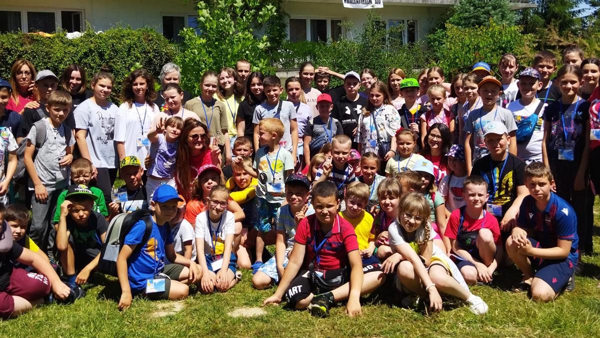 El grupo de menores y voluntarios que llega a la Comunitat Valenciana para el verano.