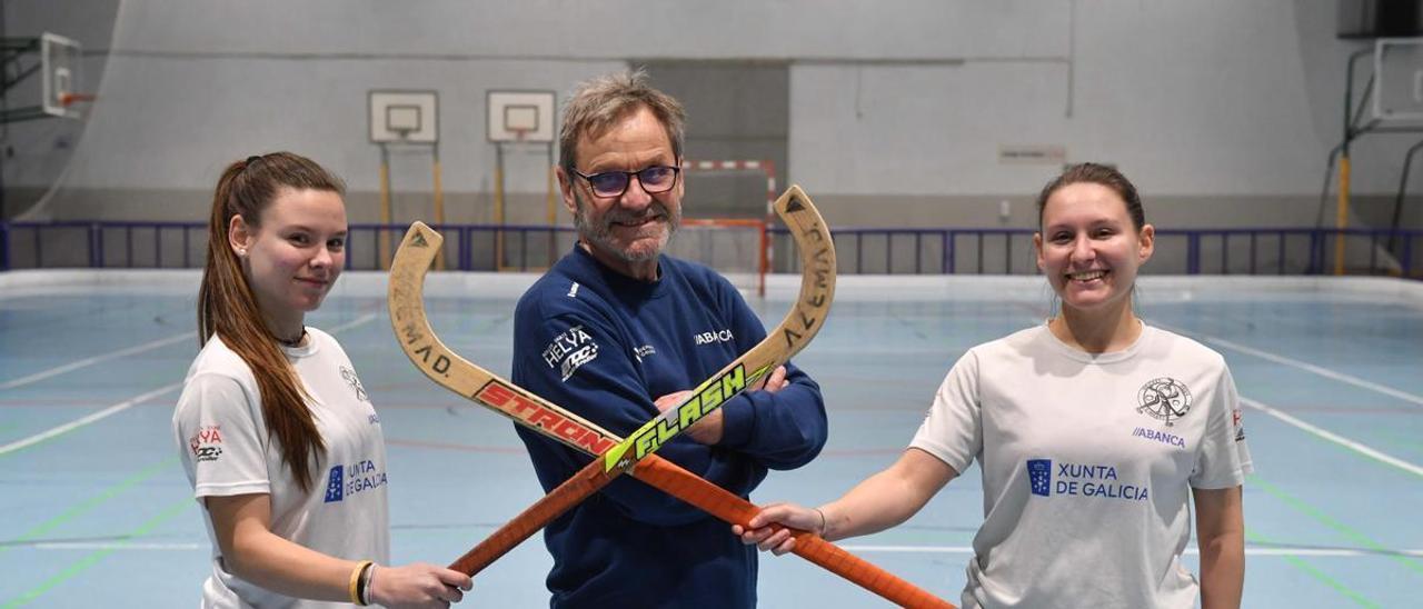 Raquel, Carlos y Lucía Parga, padre entrenador e hijas jugadoras del Resa Cambre.