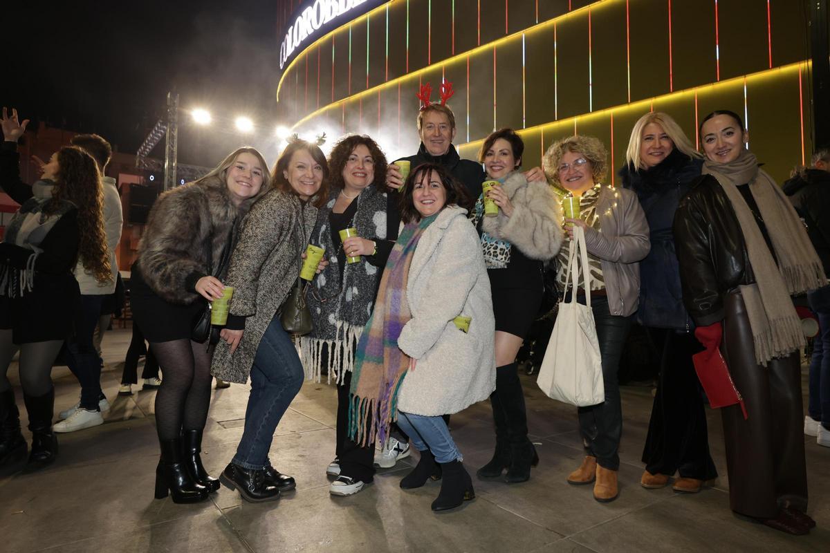 Galería de imágenes: Tardeo en la plaza del Estadio de la Cerámica de Vila-real