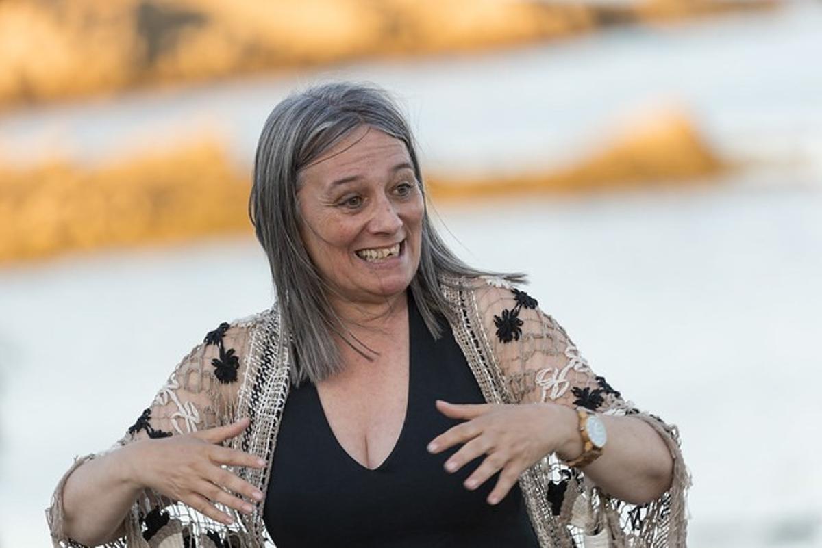 Charo Pita durante unha narración oral.