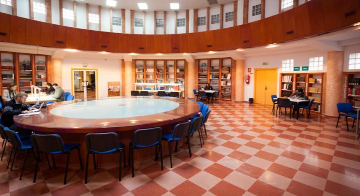 La biblioteca municipal Juan Pablo Forner.