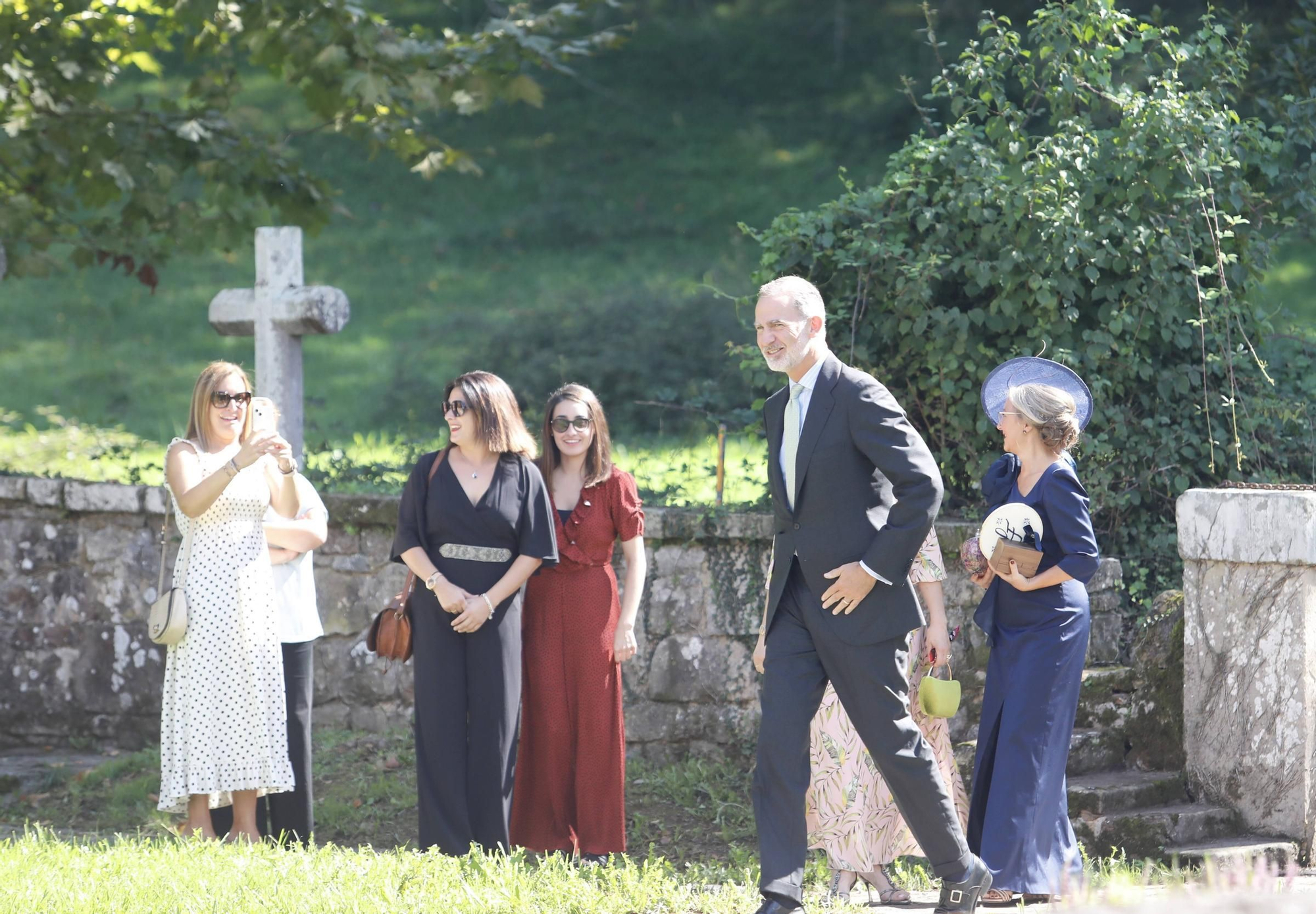 El Rey Felipe VI, testigo de excepción en la boda de su ahijado en Gijón (en imágenes)