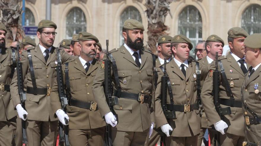 El regimiento de artillería antiaérea nº 73 homenajea a los involucrados en el 2 de mayo