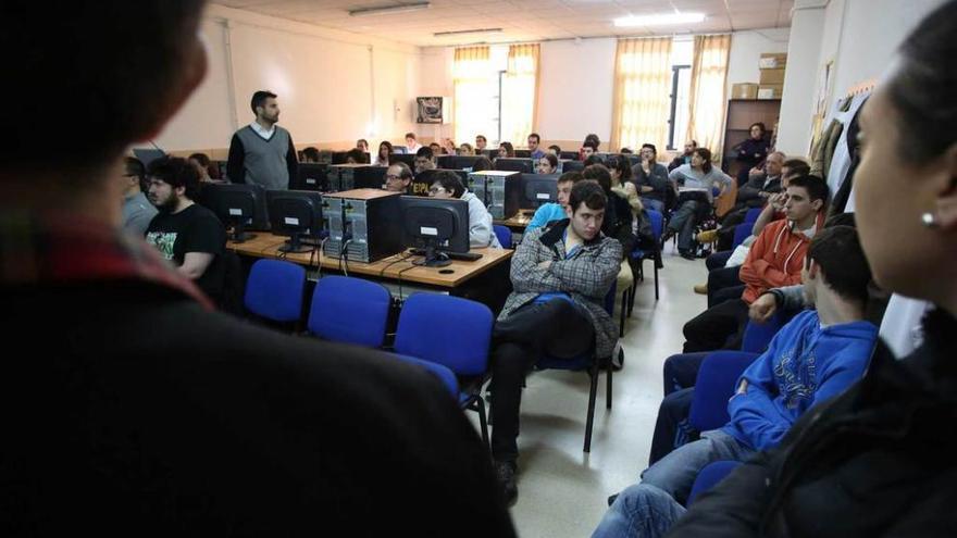 Los alumnos, en los instantes previos a la charla.