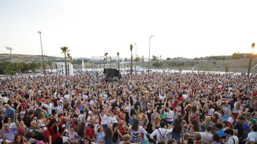 Plano que muestra los miles de personas que participaron en el evento.