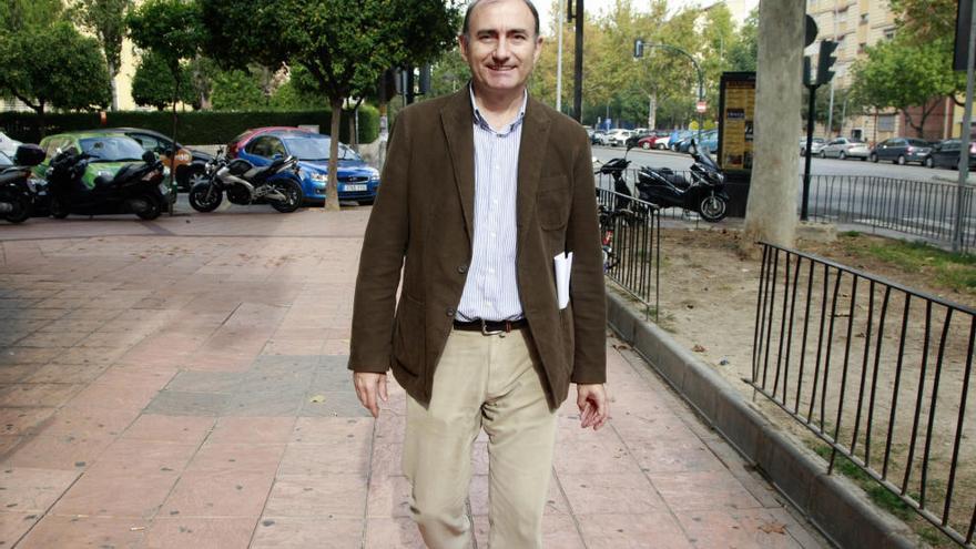 Luis Prieto pasea por las calles de Murcia