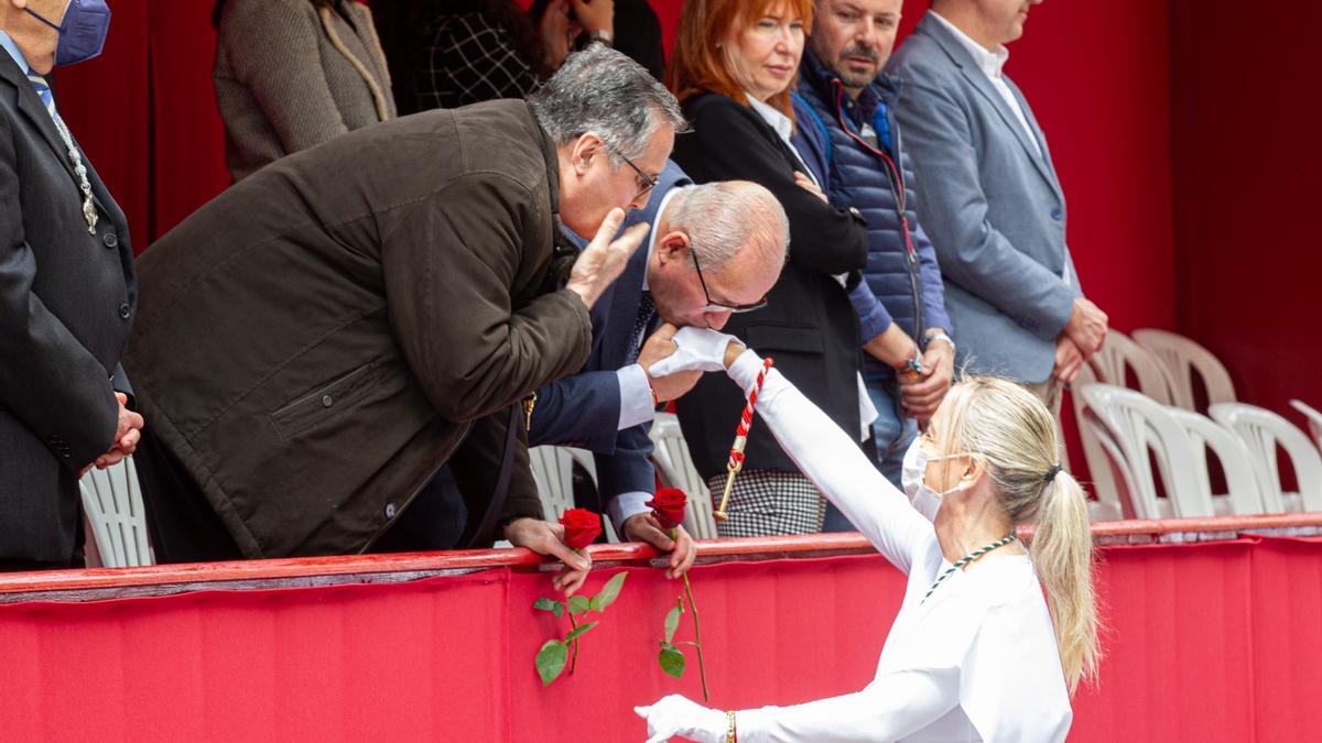 Sonia Castedo durante la procesión de la Sentencia en el Viernes Santo de Alicante