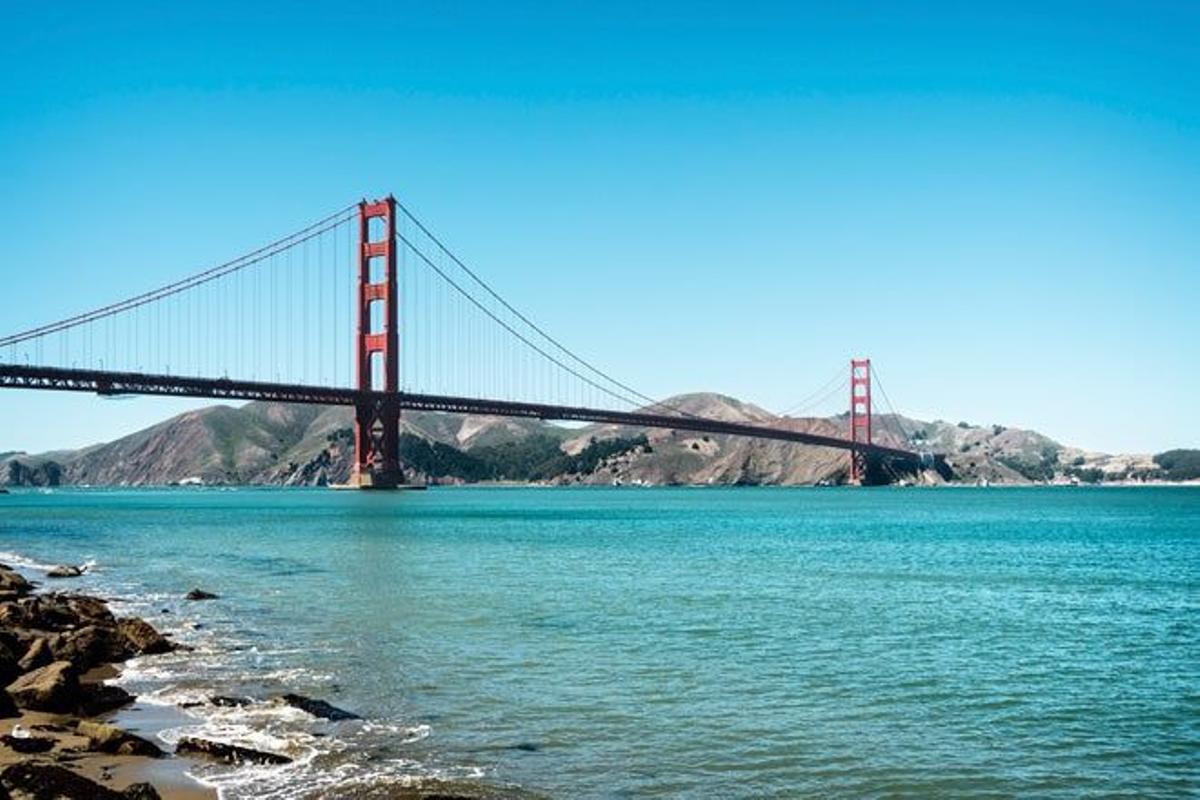 La bahía de San Francisco con el puente Golden Gate al fondo.