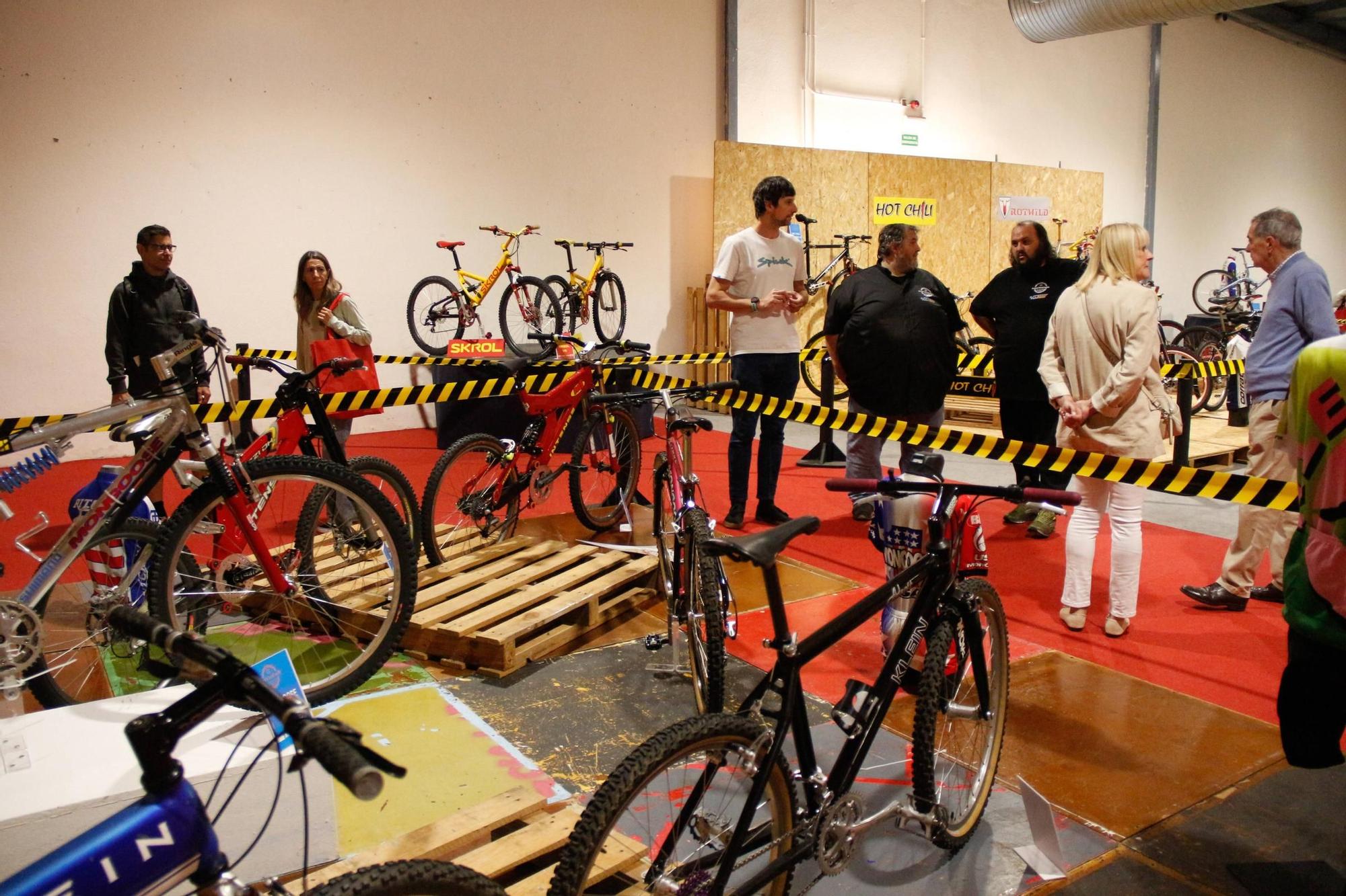 Los amantes del ciclismo toman Gijón (en imágenes)