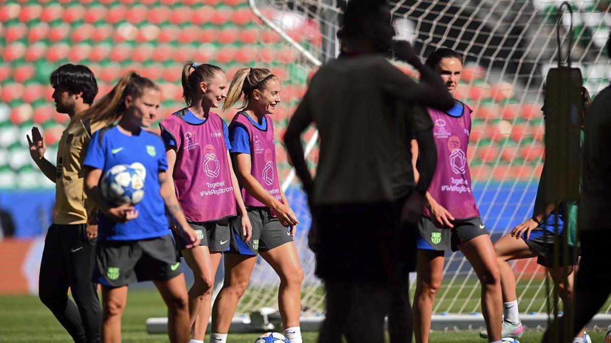 El FC Barcelona femenino durante el entrenamiento de este viernes en Lisbo para disputar mañana la final de la Liga de Campeones femenina contra el Arsenal