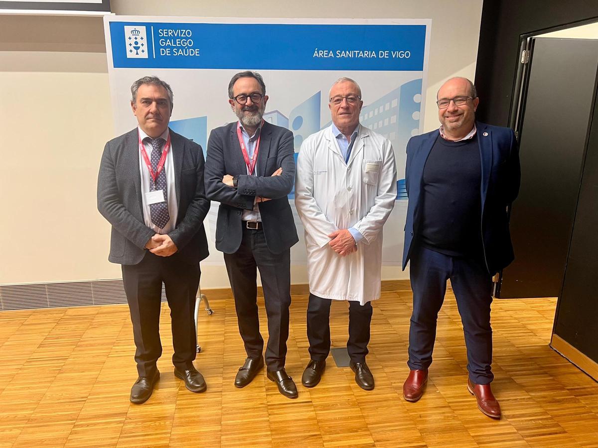 Los organizadores, con Javier Puente, en el Cunqueiro.