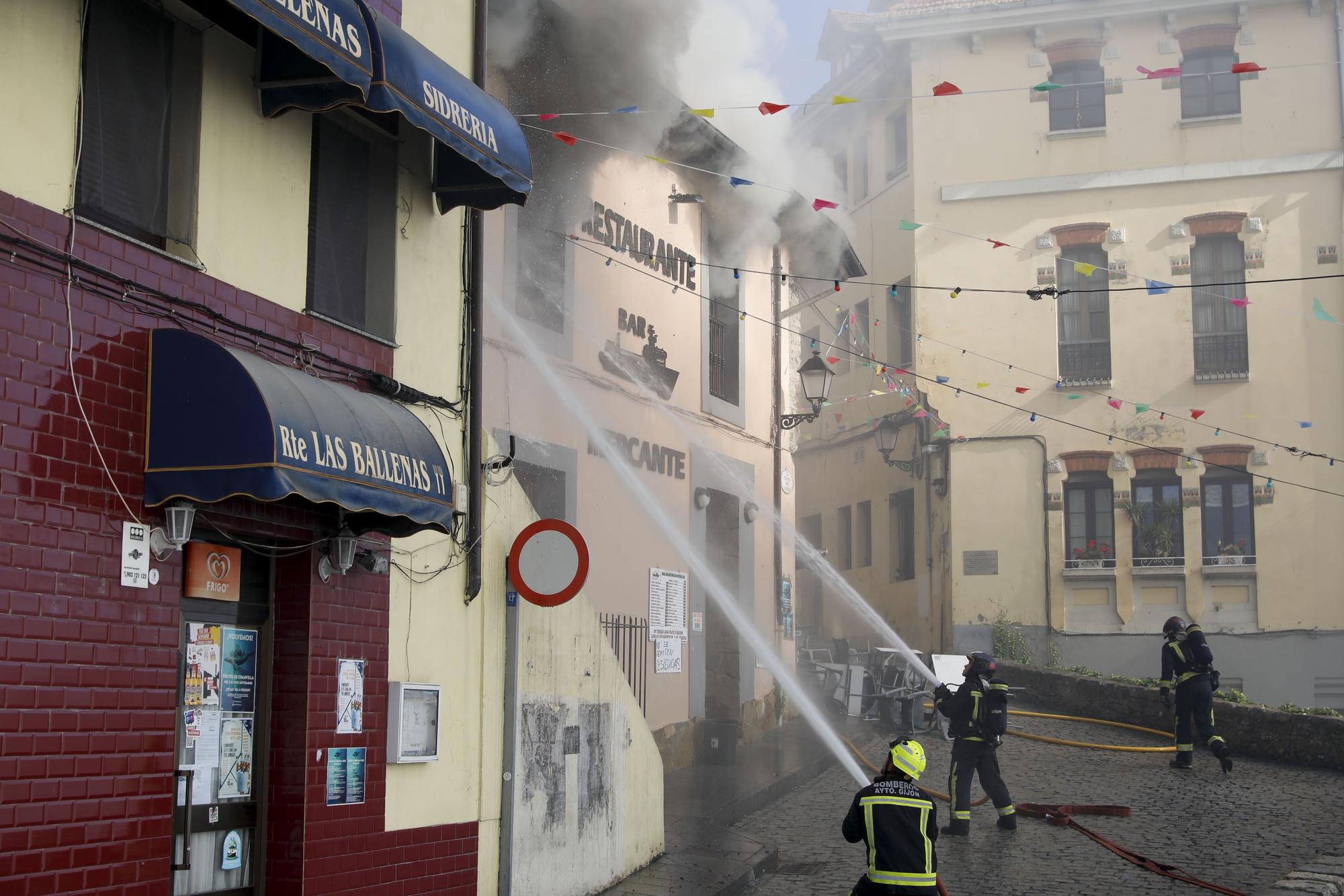 En imágenes: Incendio en el bar Mercante de la cuesta del Cholo