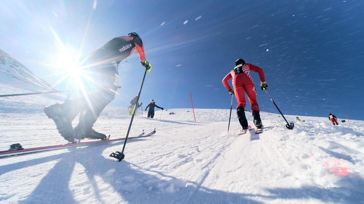 La competición de esquí de montaña siempre depara imágenes espectaculares.