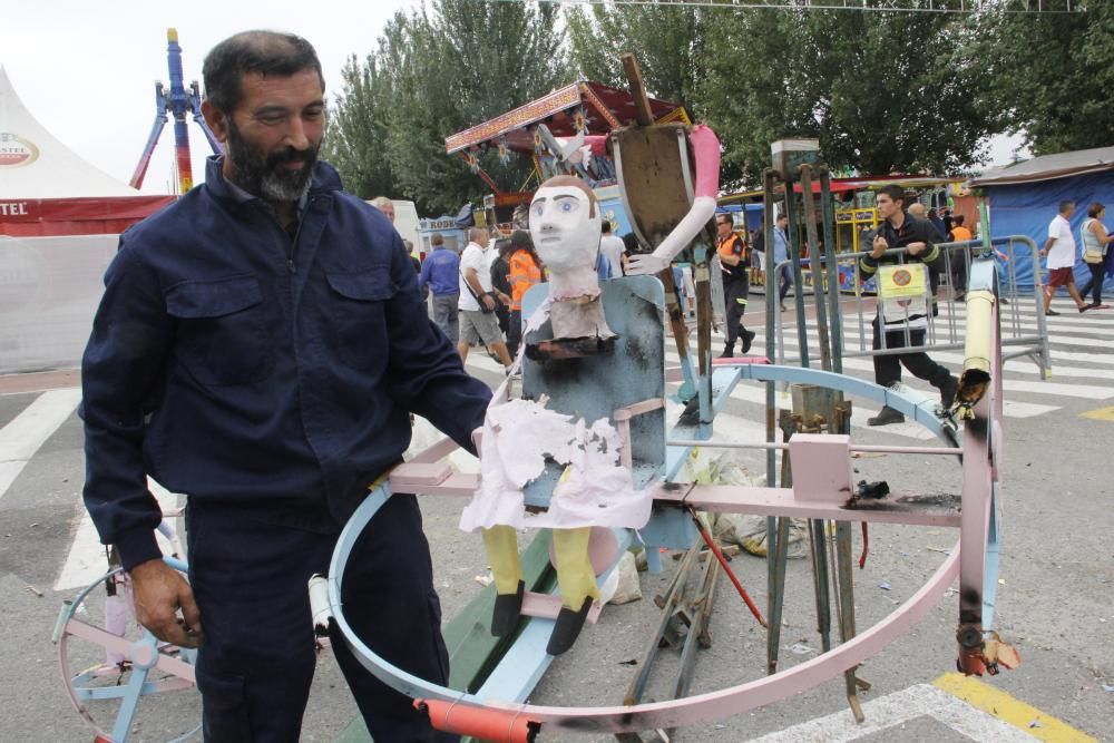 El tradicional acto, que se realizó ante cientos de personas, sufrió un imprevisto a causa del fallo de un dispositivo de seguridad que impidió que dos figuras explotasen bien.