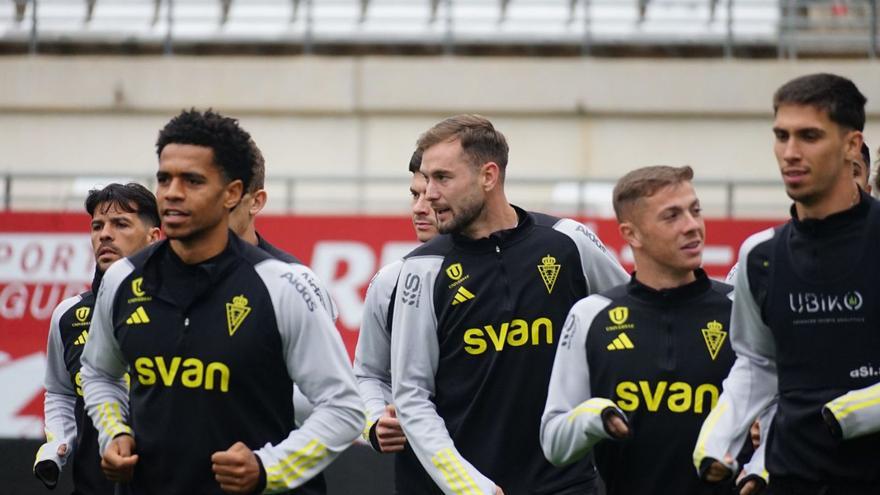 Sesión de entrenamiento del Real Murcia previa a su duelo ante el Linares. | PRENSA REAL MURCIA