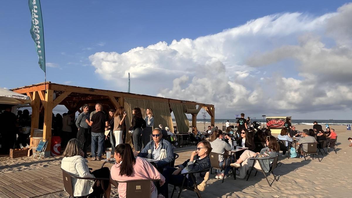 Chiringuito en la playa del Gurugú de Castelló.