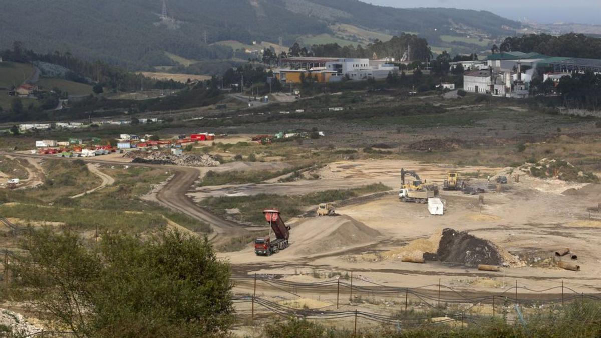 Vista de las instalaciones de Cogersa desde Campañones, en una imagen de 2017. | LNE