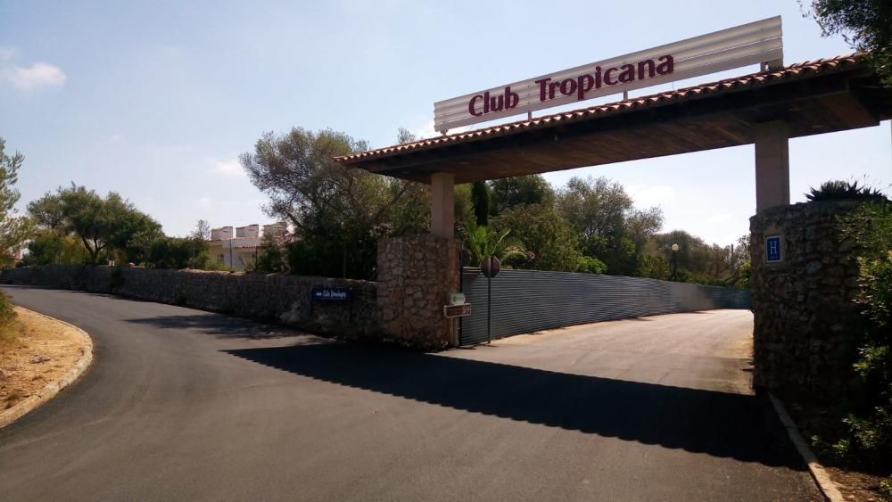 Indignación vecinal por unas obras de un hotel en Cala Domingos