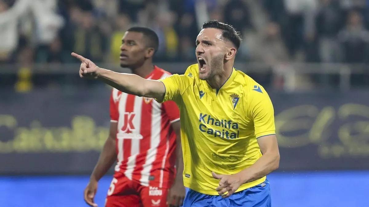 Lucas Pérez celebra un gol en su anterior etapa en el Cádiz CF.