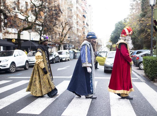 GALERÍA | Así han recogido los Reyes Magos las cartas de los más pequeños en Cáceres