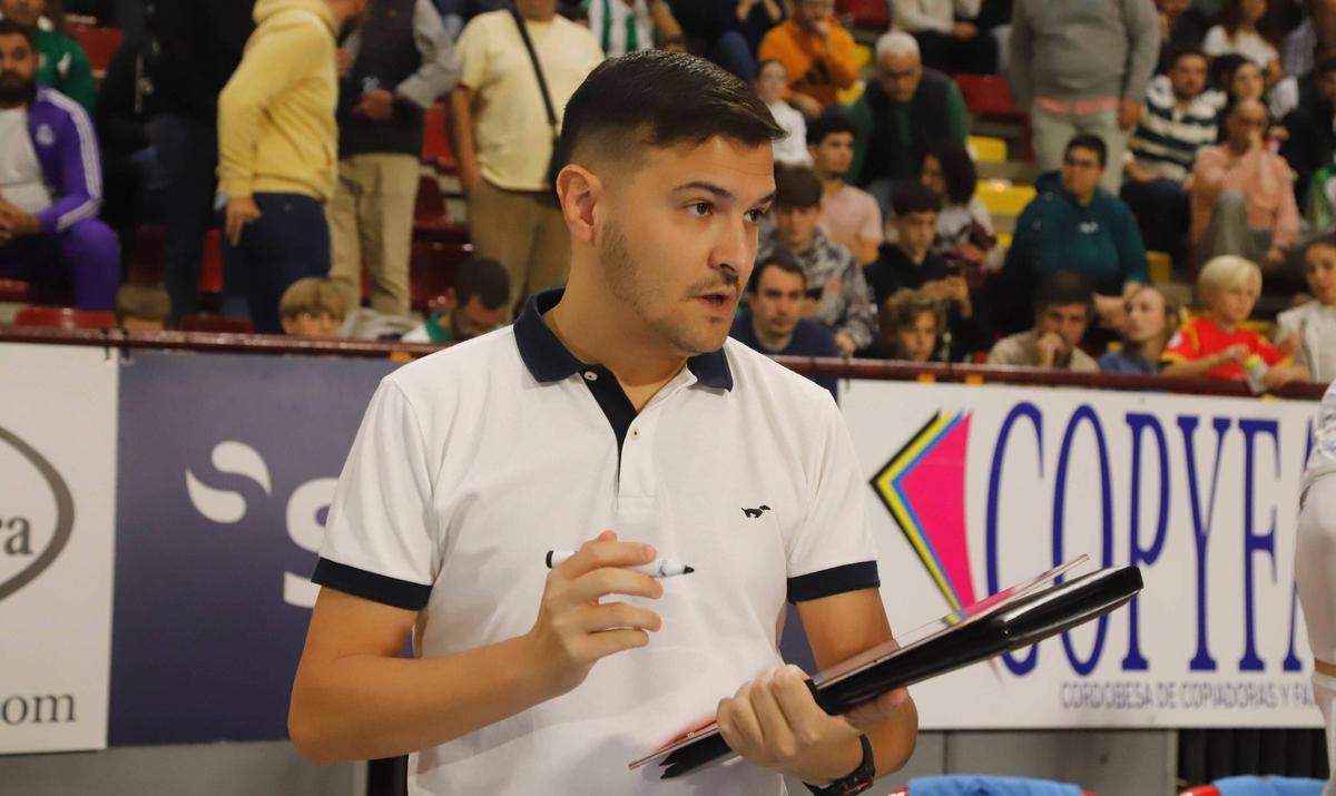 Emanuel Santoro, durante un encuentro.