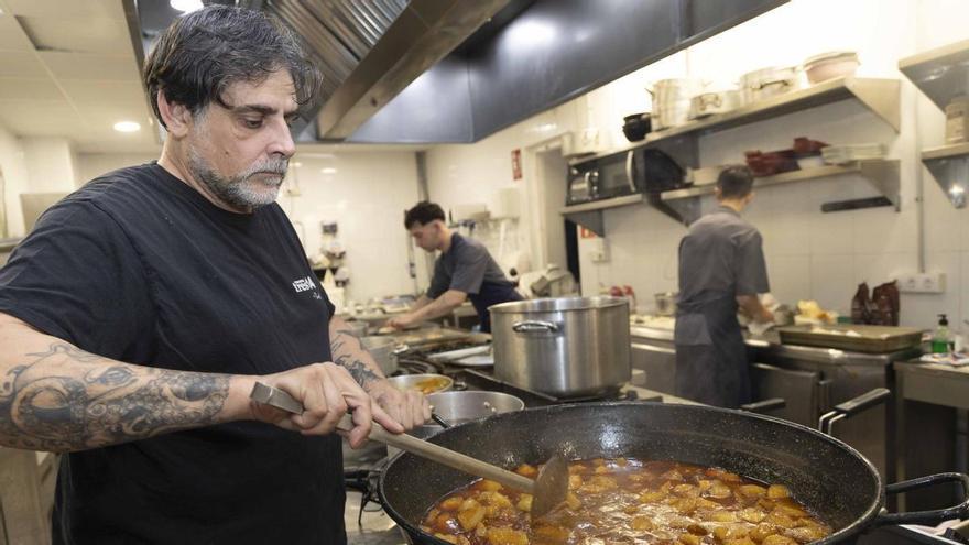 La Taverna Tres14 mantiene viva la cocina de barca de la Vila