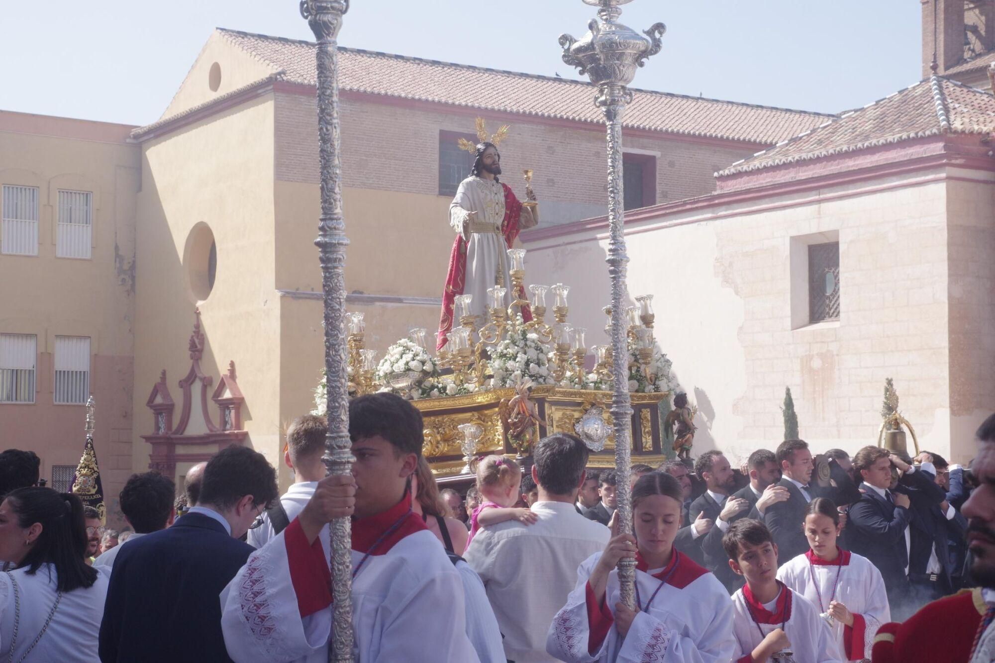 Traslado del Señor de la Cena para presidir el altar del Corpus de Málaga que monta la cofradía