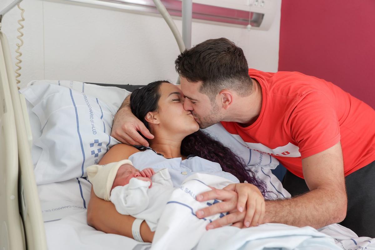 Imagen de Daren, el primer niño en nacer en Gran Canaria en 2023.
