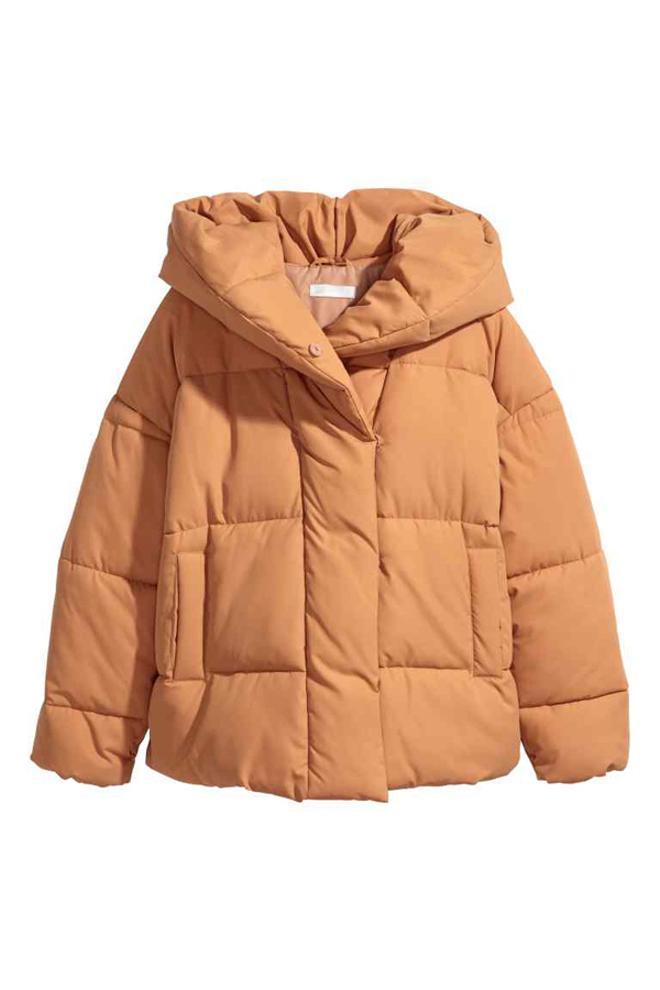 Plumas camel, de H&M