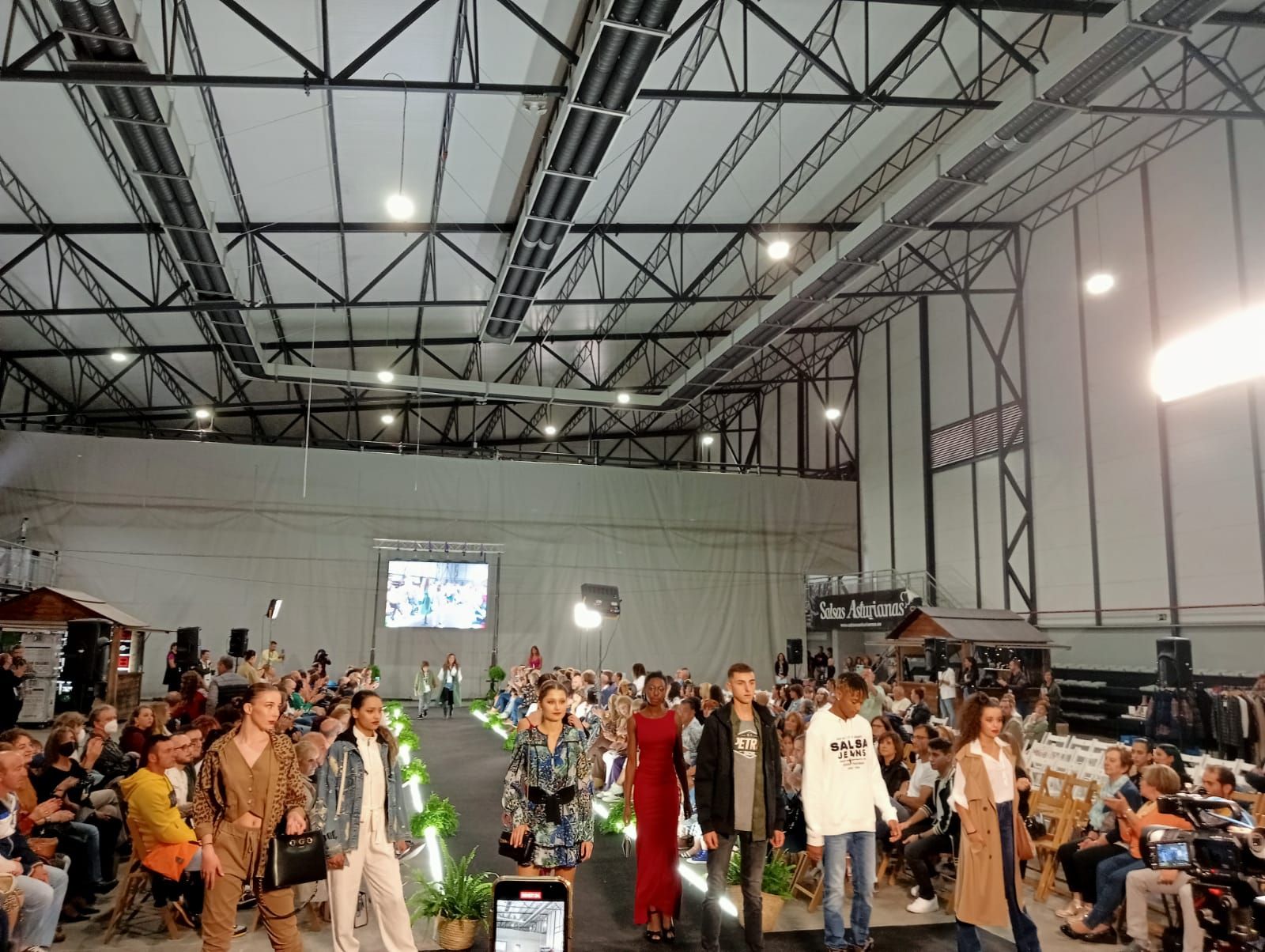 La pasarela de la moda de Laviana, un éxito con 400 participantes