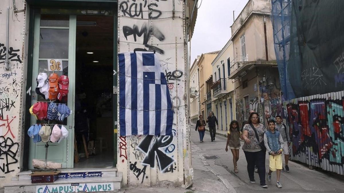 Exterior de una tienda en el barrio de Plaka, en el centro de Atenas, el 3 de mayo.