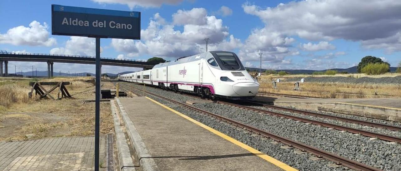 El nuevo tren en circulación, ayer