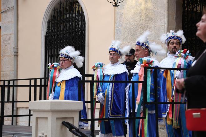 La "Baixà" de la Virgen desde el castillo sumerge a Cullera en sus fiestas mayores