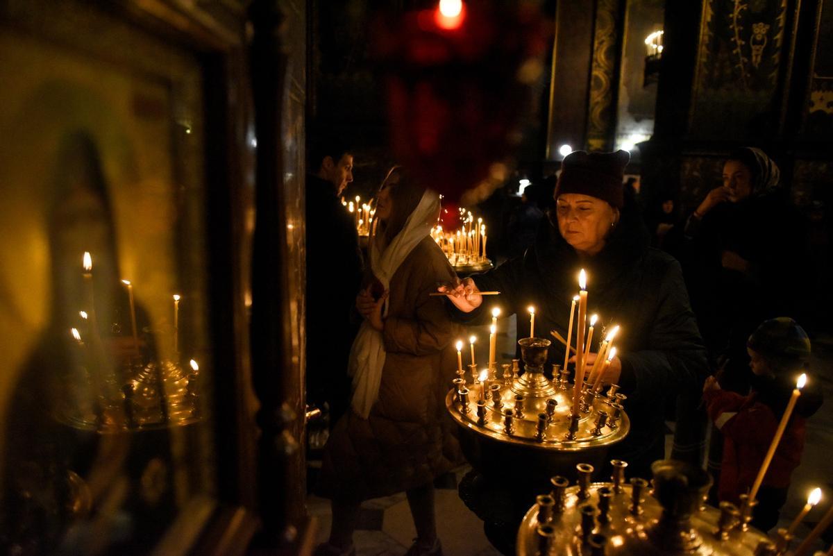  Los creyentes ortodoxos celebran la Navidad el 07 de enero según el calendario juliano. 