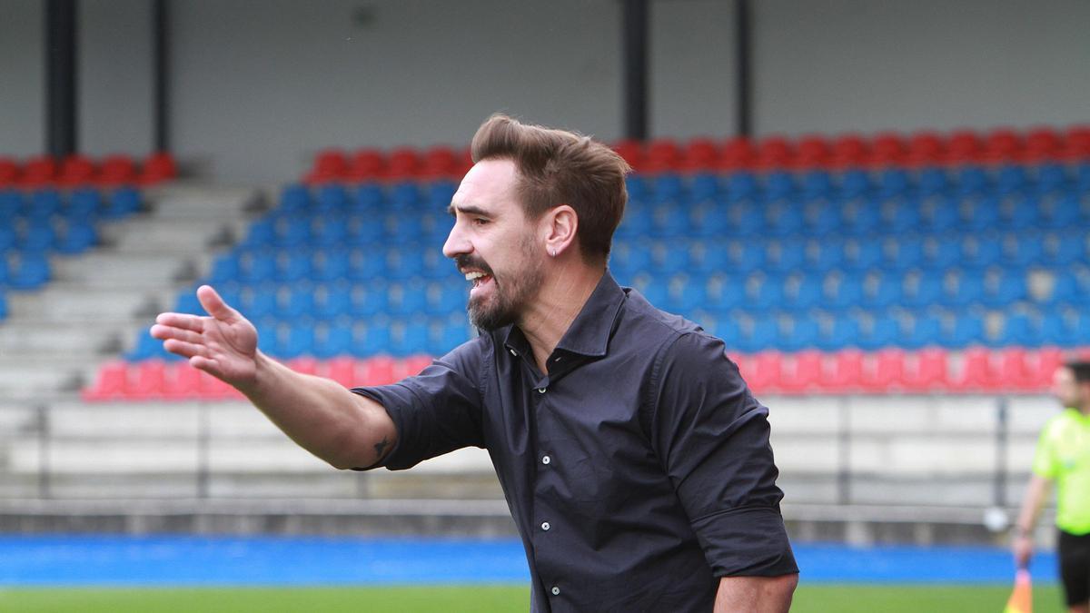 Borja Fernández da instrucciones el pasado fin de semana en el partido de la UD Ourense.