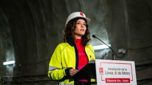 La presidenta de la Comunidad de Madrid, Isabel Díaz Ayuso, interviene durante su visita para comprobar el estado de las obras de ampliación de la línea 3 de Metro de Madrid, a 20 de febrero de 2024, en Getafe, Madrid (España).
