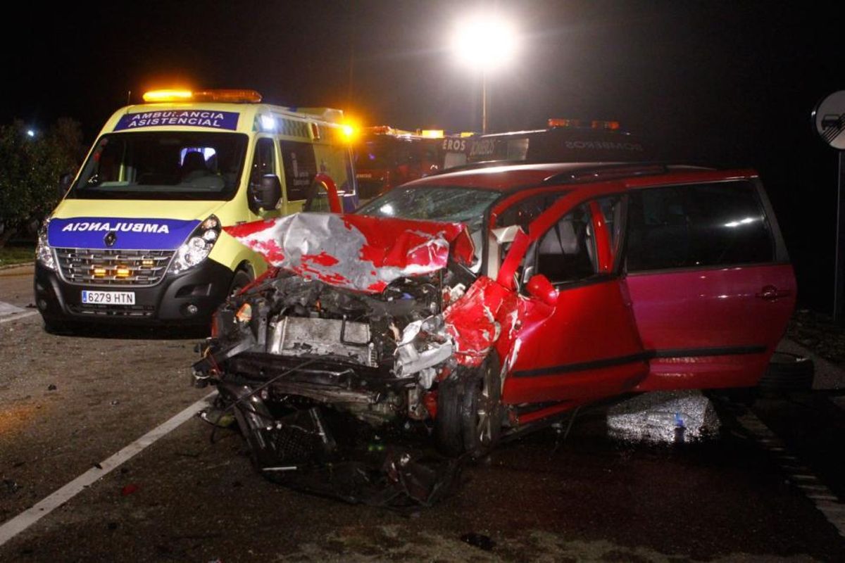 Tres vecinos de Muelas fallecen en un accidente de tráfico en la N-122