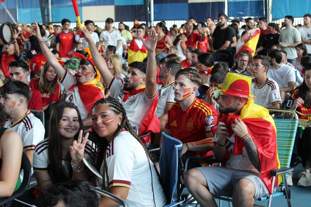 Fotogalería | Badajoz vive con emoción y nervios el Francia-España