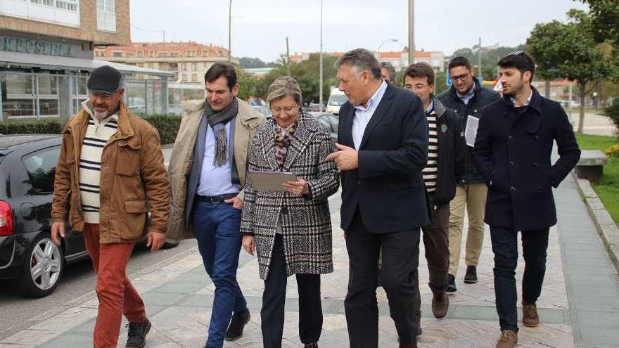 Quintana acompañada de Martínez, Pita, Martín, Fernández y Deza. // Faro