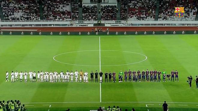 Baño de masas 'real' en Corea del Sur por el Barça Legends