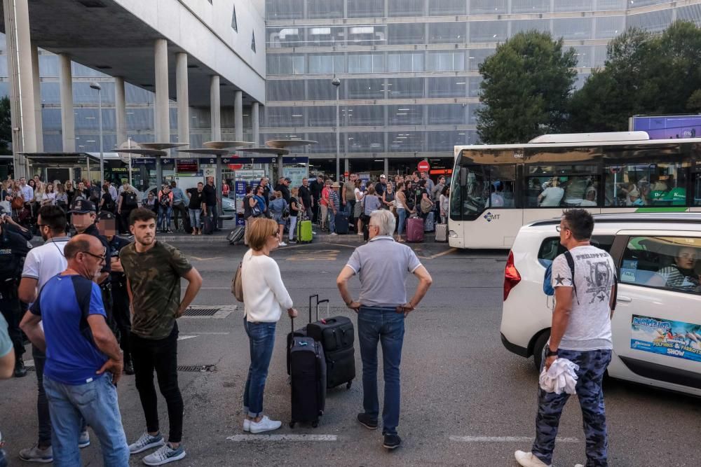 Los taxistas del aeropuerto suspenden sus servicios en protesta por la piratería