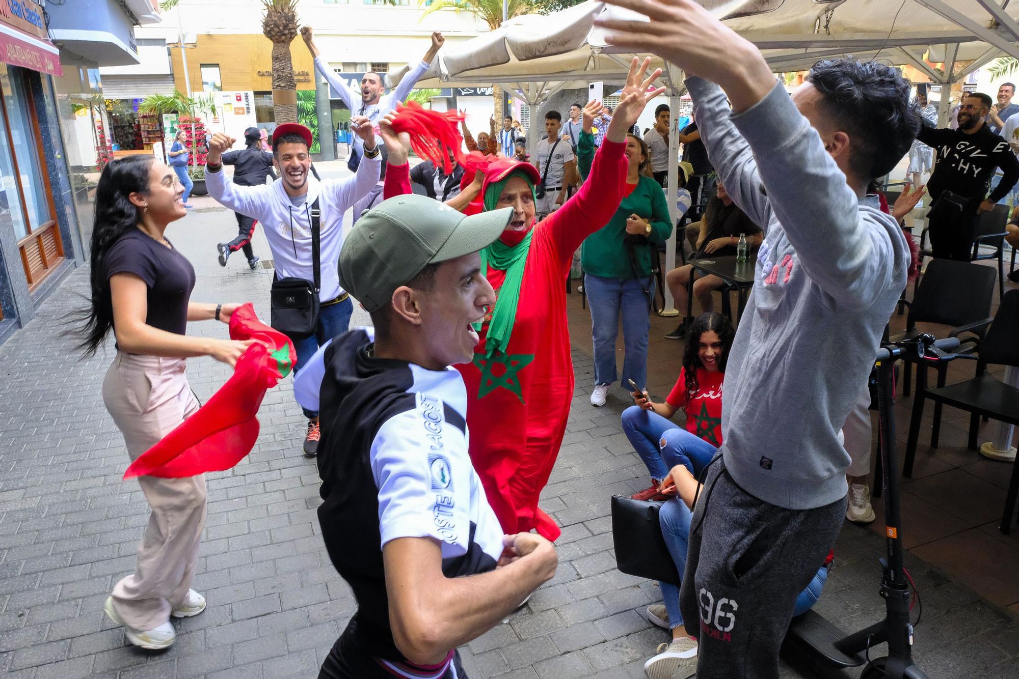 Aficionados de Marruecos celebrando en Gran Canaria la histórica victoria ante Portugal