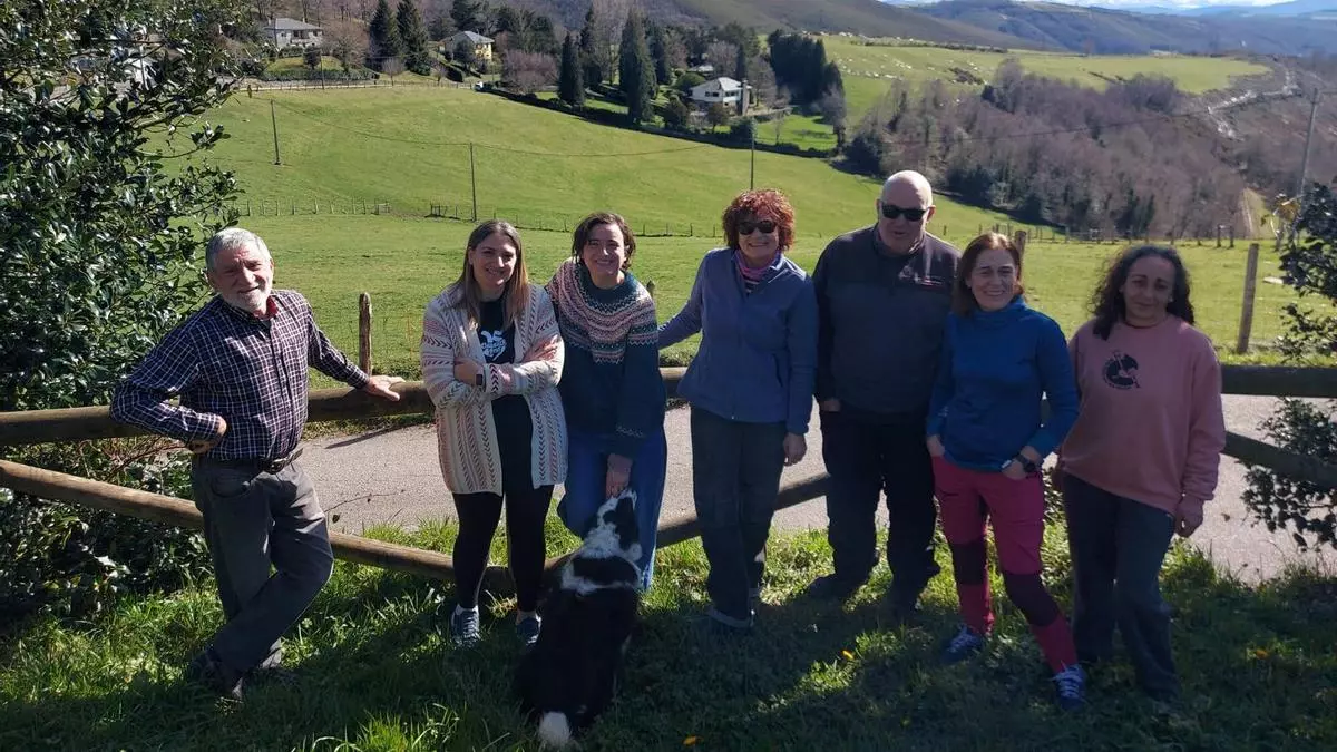 Así es el pueblo de los Oscos, de tan solo 20 habitantes, que enamoró a Leiva: "Presta saber que aquellos veranos en Bustapena le marcaron tanto"