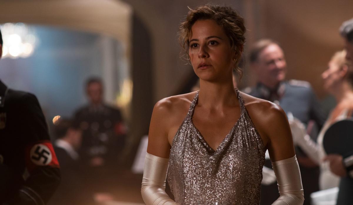 Irene Escolar como Amelia Garayoa