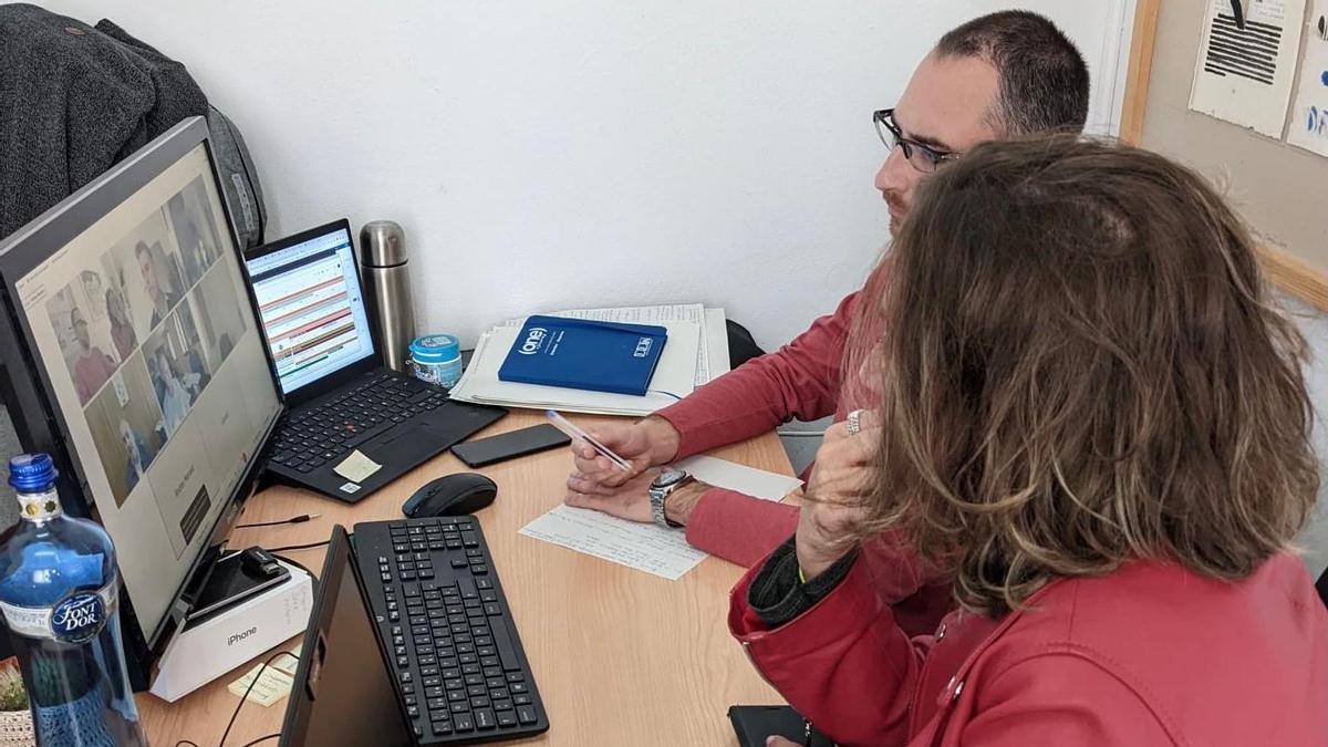 Parellada y un técnico del Consell en la reunión celebrada por videoconferencia