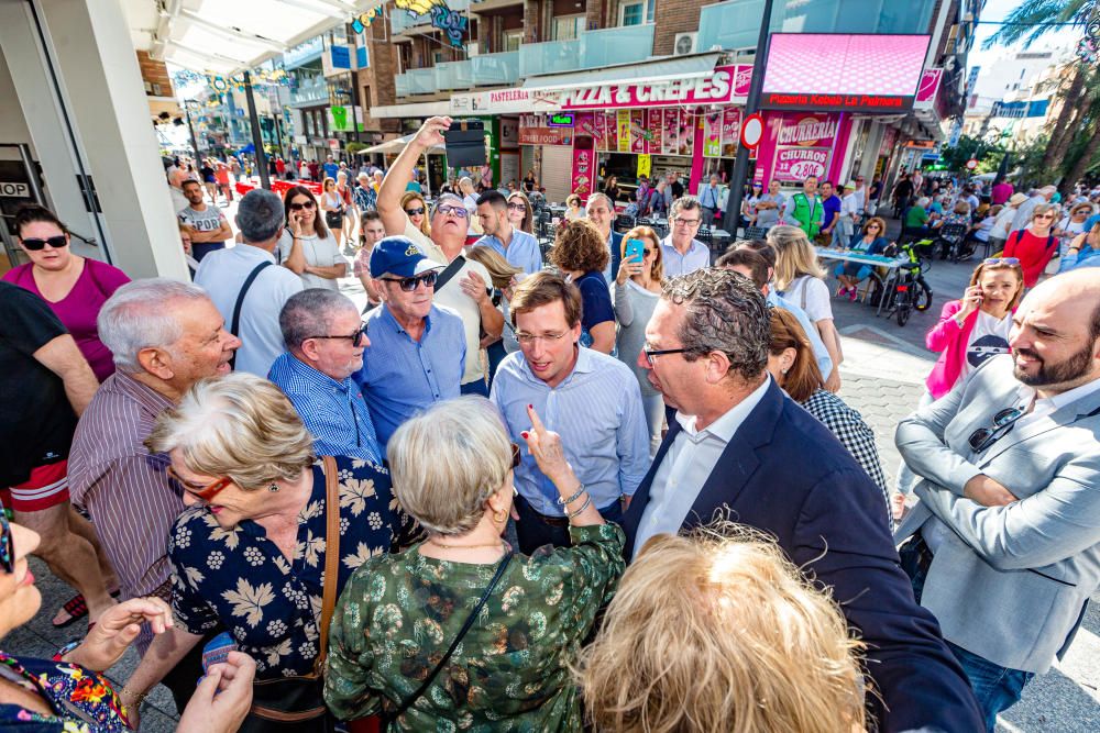 Campaña electoral: Isabel Bonig y el alcalde de Madrid, José Luis Martínez Almeida, visitan Benidorm