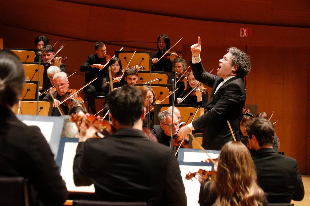 El director venezolano Gustavo Dudamel durante su estreno con la 'Missa solemnis' en Los Angeles