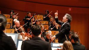 El director venezolano Gustavo Dudamel durante el estreno de la Missa solemnis en Los Angeles